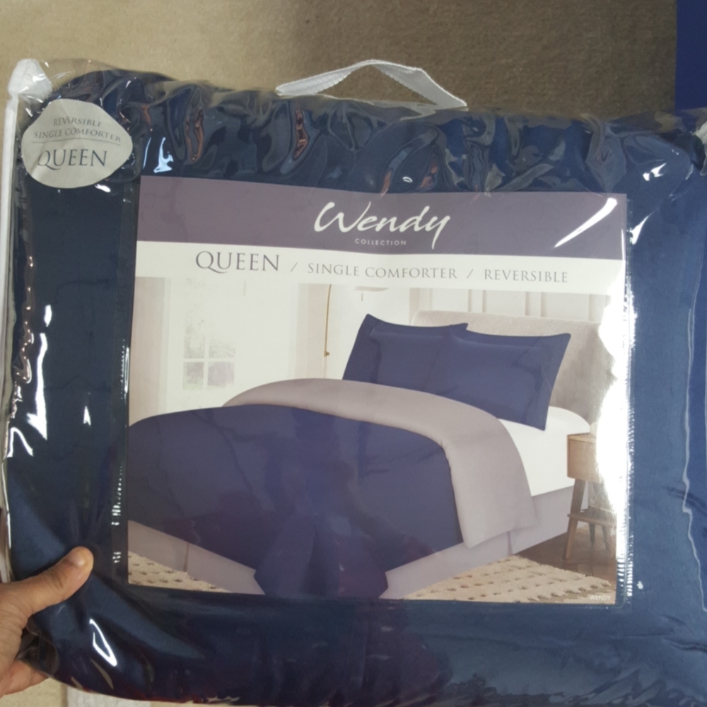 Wendy QUEEN Reversible comforter new blue/gray